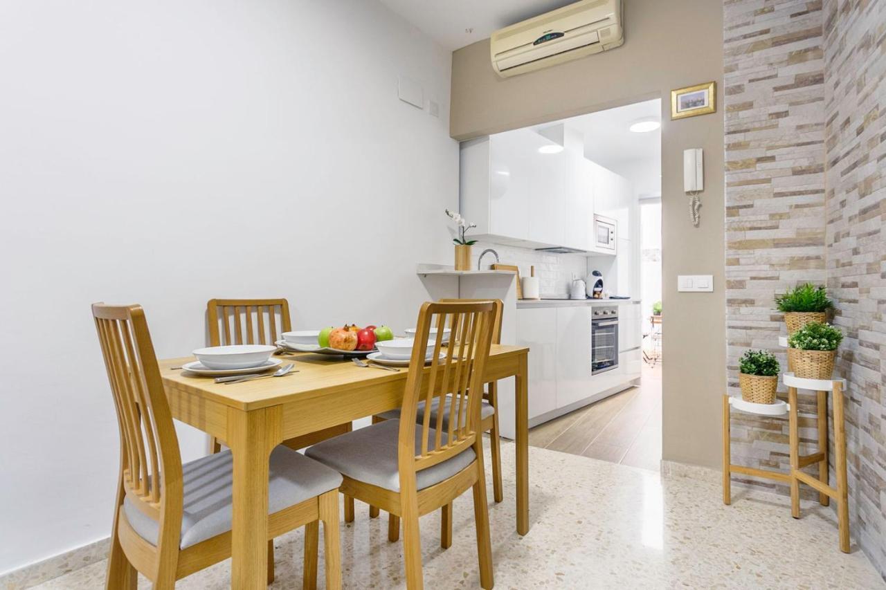 Apartamentos Sta Maria La Blanca Sevilla Bagian luar foto