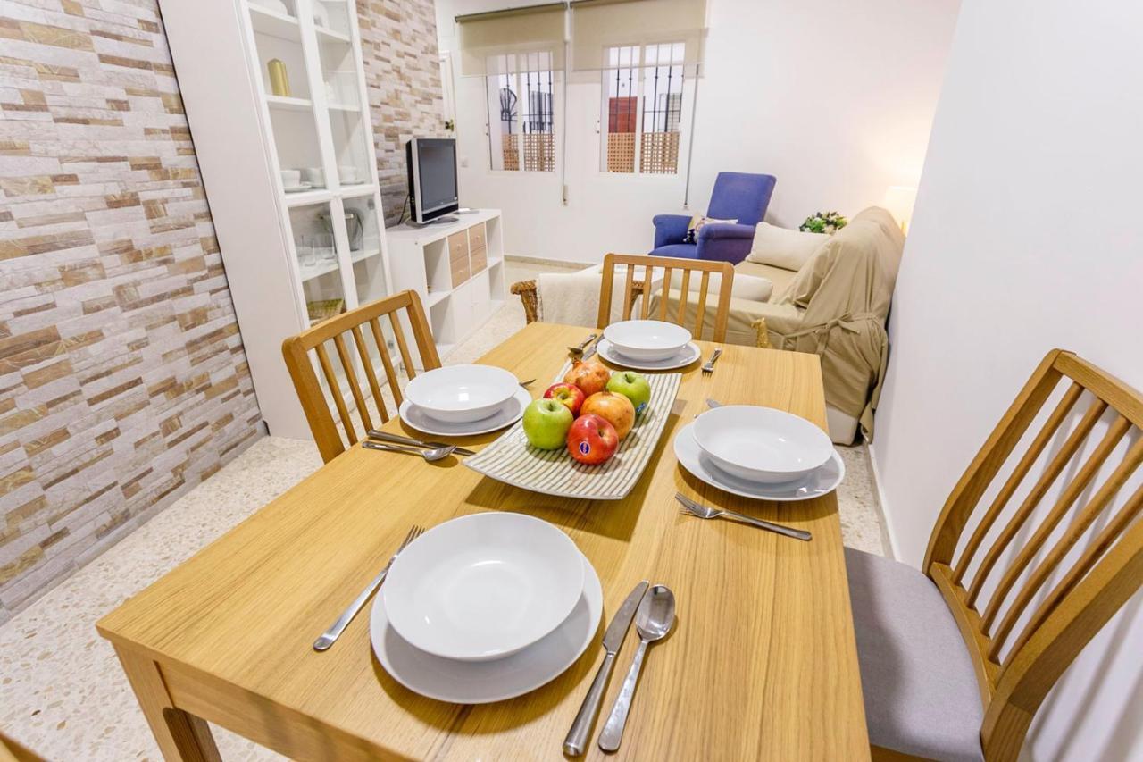 Apartamentos Sta Maria La Blanca Sevilla Bagian luar foto