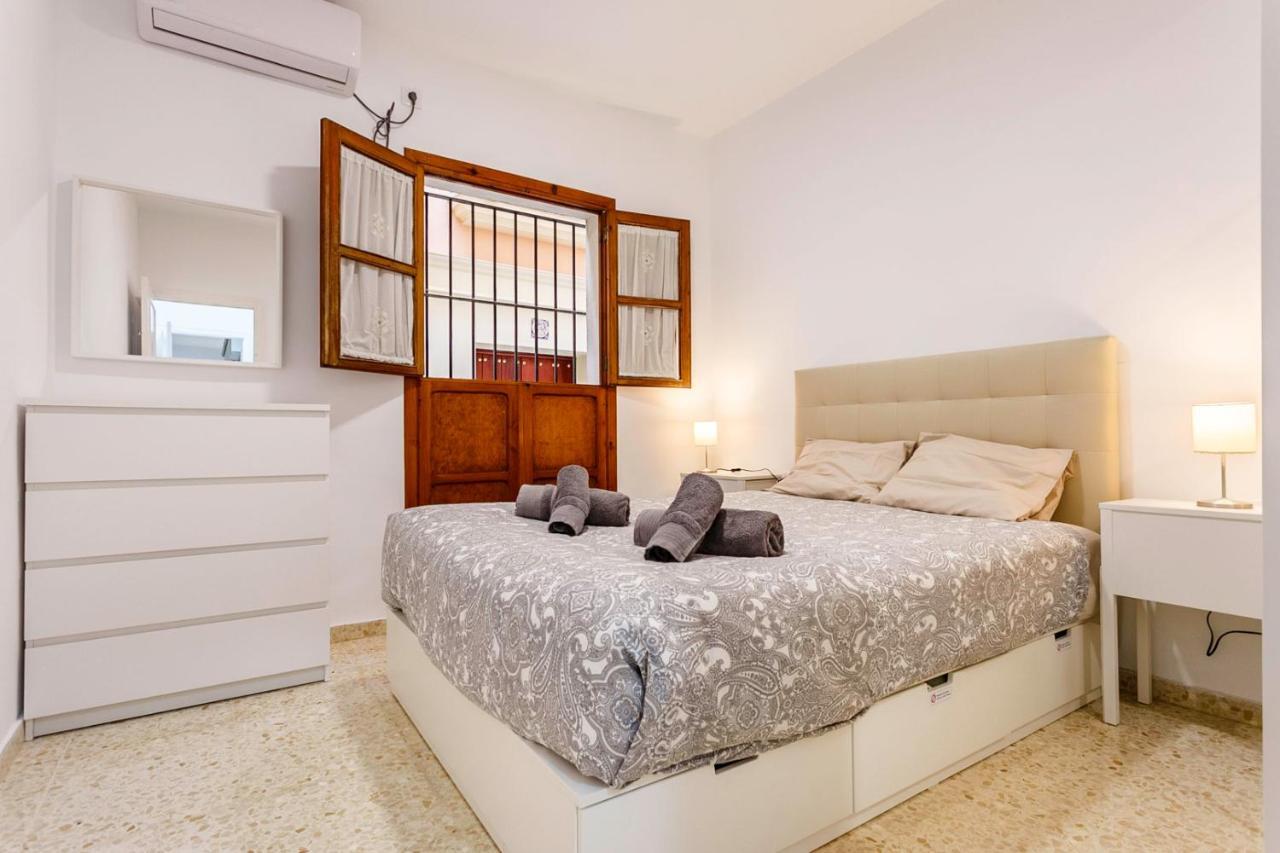 Apartamentos Sta Maria La Blanca Sevilla Bagian luar foto