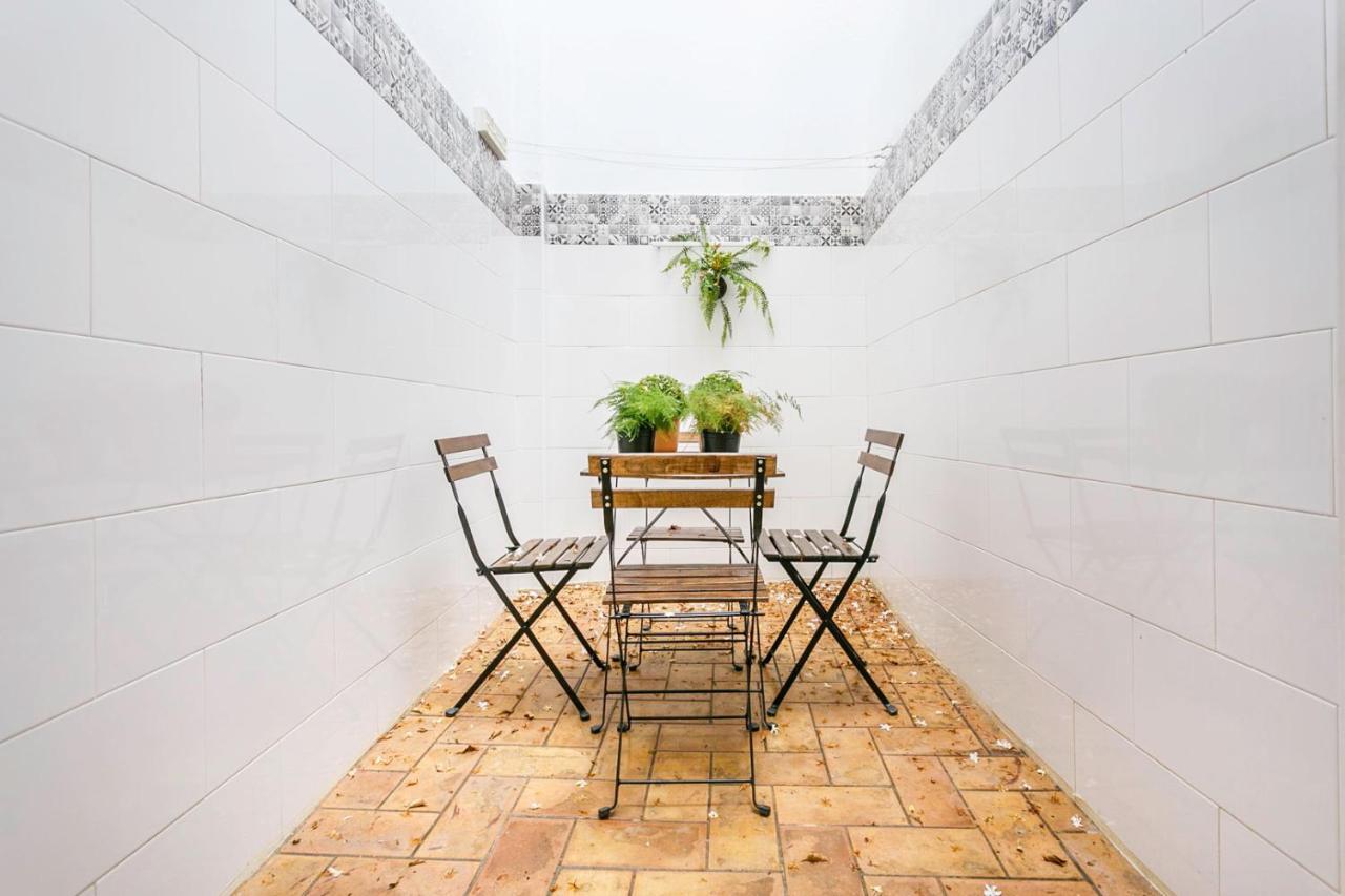 Apartamentos Sta Maria La Blanca Sevilla Bagian luar foto